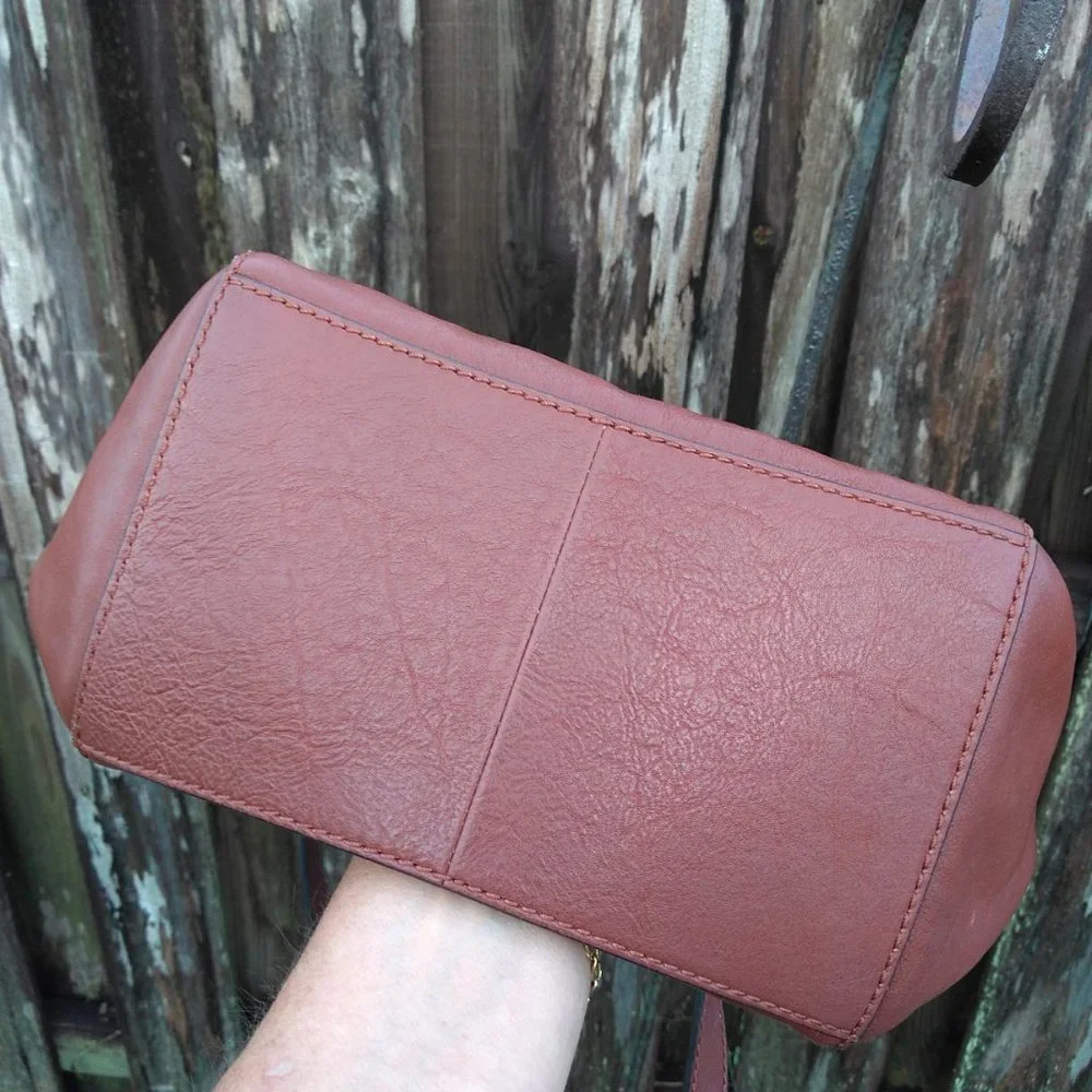 Frye bucket hobo